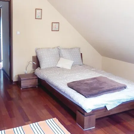 בית נופש Four-bedroom In Purda